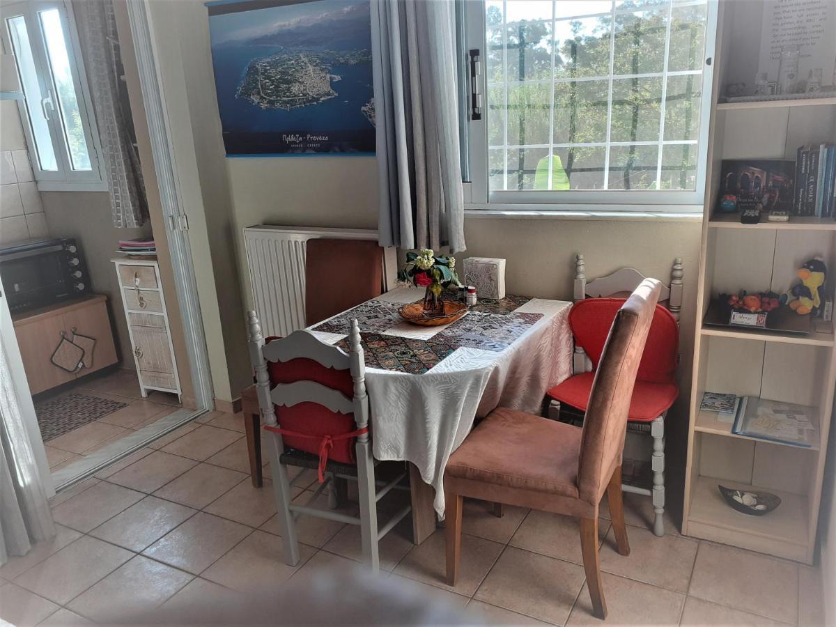 Top Floor On Villa, 3' From Center, By The Sea! Host Is Efi Kwsta Preveza Exterior foto