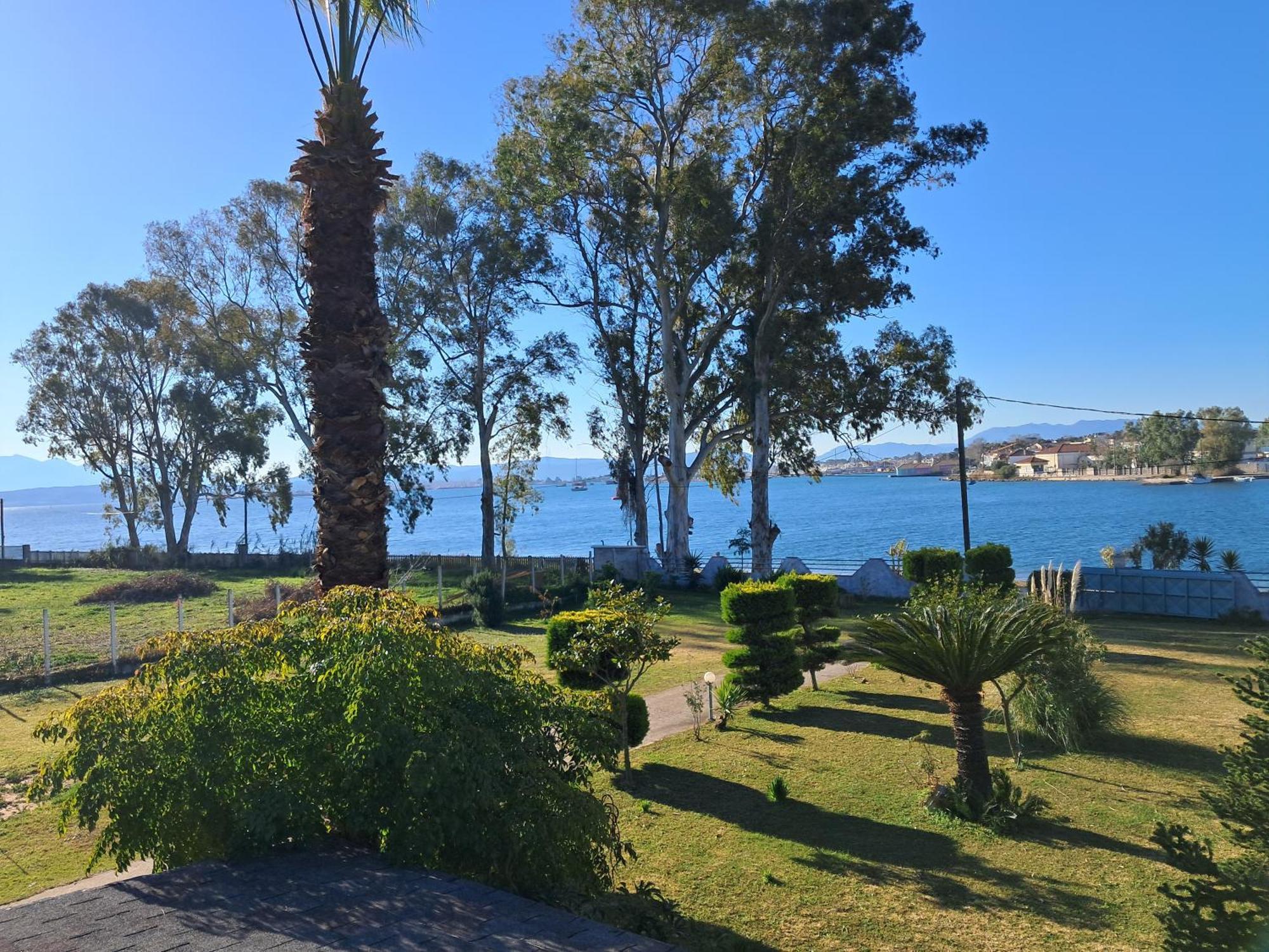 Top Floor On Villa, 3' From Center, By The Sea! Host Is Efi Kwsta Preveza Exterior foto
